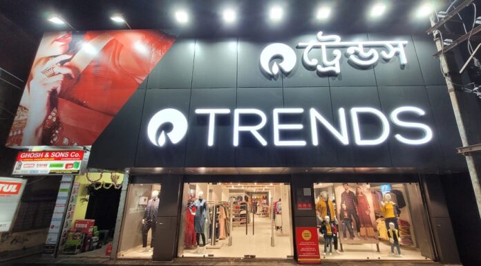 ট্ৰেণ্ডবোৰে হৰিংঘাটাত তেওঁলোকৰ নতুন দোকান মুকলি কৰিছিল