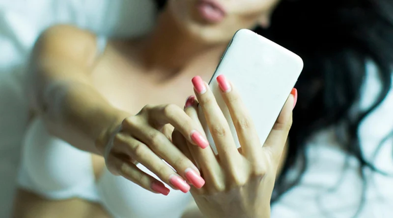 যৌনতাৰ ফান্দ পাতি কেন্দ্ৰীয় মন্ত্ৰীক ব্লেকমেইলৰ চেষ্টা! গ্ৰেপ্তাৰ ২ যুৱক