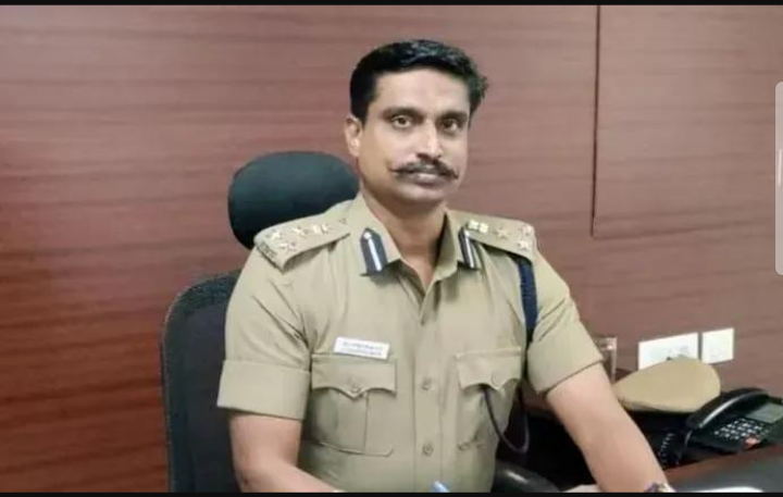 চাঞ্চল্যকৰ! নিজৰ চাৰ্ভিছ পিষ্টলেৰে গুলীয়াই আত্মহত্যা জ্যেষ্ঠ IPS বিষয়াৰ