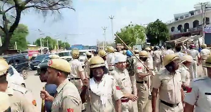 ধৰ্মীয় শোভা যাত্ৰাৰ পৰিপ্ৰেক্ষিতত হিংসা প্ৰতিৰোধৰ বাবে নুহত ২৮ আগষ্টলৈকে ইণ্টাৰনেট সেৱা বন্ধ ৰখাৰ নিৰ্দেশ