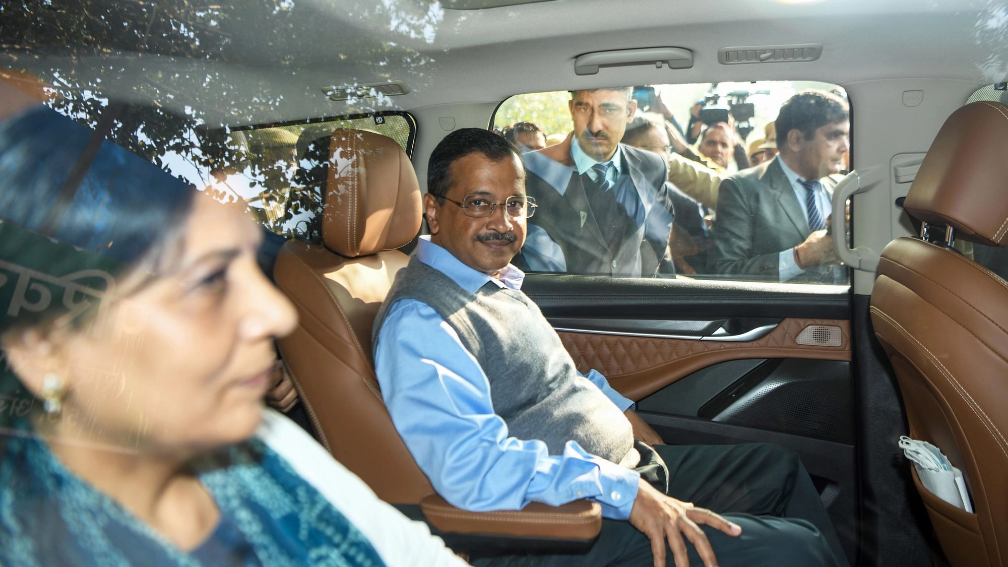 দিল্লীৰ মুখ্যমন্ত্ৰী অৰবিন্দ কেজৰিৱালৰ পত্নী সুনীতা কেজৰিৱাললৈ চমন জাৰি আদালতৰ, কাৰণ…