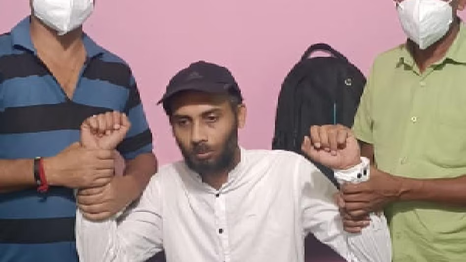 আকৌ ঘোচকাণ্ড! দাবী কৰা ধন গ্ৰহণৰ সময়তে হাতে-লোটে গ্ৰেপ্তাৰ হ’ল এজন কনিষ্ঠ সহায়ক…