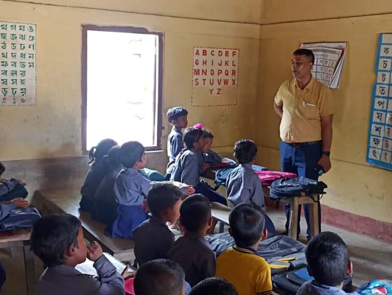 খন্ড প্ৰাথমিক শিক্ষা বিষয়াৰ বিদ্যালয় পৰিদৰ্শন