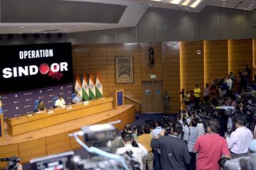ভাৰতীয় সশস্ত্ৰ বাহিনীয়ে পেহলগাম হোৱা নিষ্ঠুৰ সন্ত্রাসবাদী আক্ৰমণৰ বিৰুদ্ধে অভিযান সিন্দূৰ আৰম্ভ কৰিছে