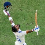 টেষ্ট ক্ৰিকেটৰ পৰা অৱসৰ বিৰাট কোহলীৰ