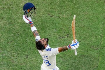 টেষ্ট ক্ৰিকেটৰ পৰা অৱসৰ বিৰাট কোহলীৰ