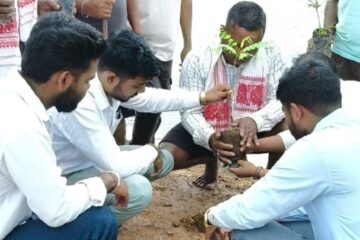 আজাৰা অঞ্চলত সদৌ অসম যুৱ সংঘৰ উদ্যোগত গছপুলি ৰোপণ, বিতৰণ আৰু সজাগতা সমদল