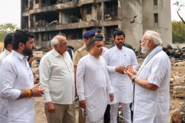 এয়াৰ ইণ্ডিয়াৰ বিমান দুৰ্ঘটনাগ্ৰস্ত স্থান পৰিদৰ্শন প্ৰধানমন্ত্ৰী নৰেন্দ্ৰ মোদীৰ
