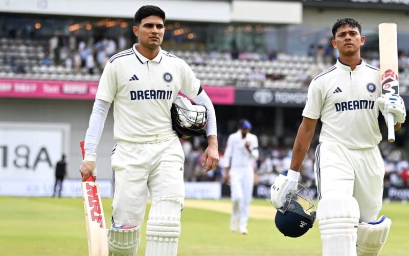 প্ৰথম ইনিংছত ১৮০ ৰানৰ অগ্ৰগতি ভাৰতৰ: জয়ছোৱালৰ অভিলেখ