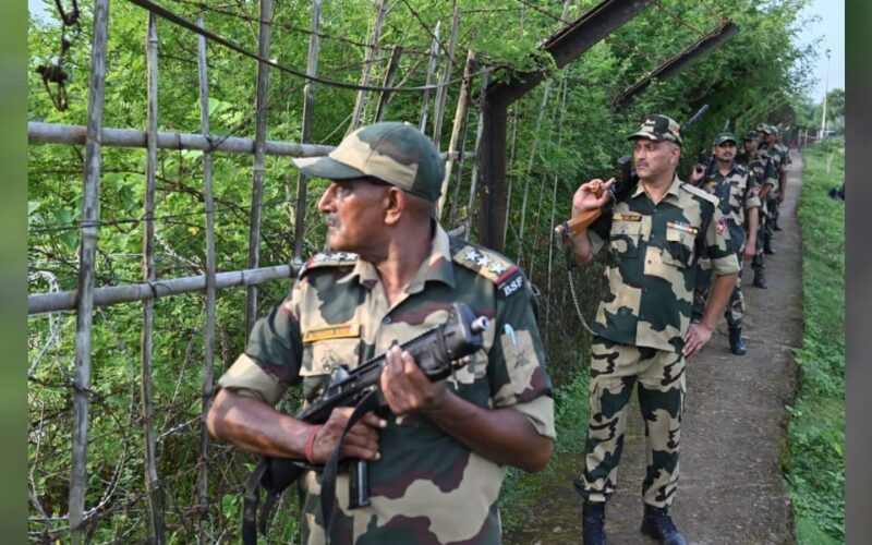 সীমান্তৰে অনুপ্ৰৱেশৰ চেষ্টা চলাই বি এছ এফৰ হাতত ধৰা পৰিছে বাংলাদেশৰ এজন প্ৰাক্তন সেনা বিষয়া