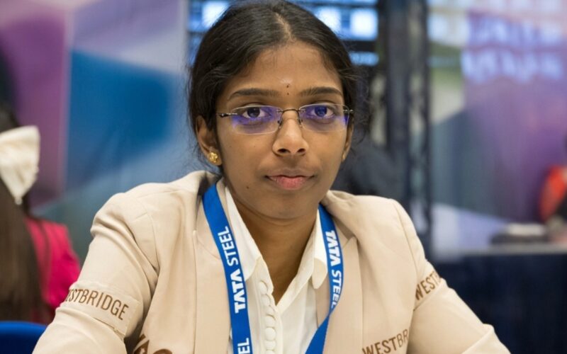 একেৰাহে দ্বিতীয়বাৰলৈ মহিলা গ্ৰেণ্ড চুইছ চেম্পিয়ন বৈশালী ৰমেশবাবু