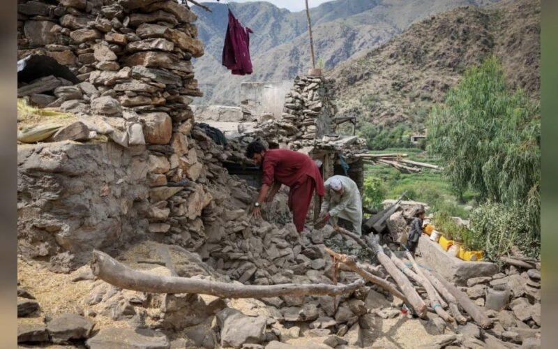 আফগানিস্তানত সংঘটিত হোৱা ভূমিকম্পত হাজাৰ হাজাৰ লোকৰ মৃত্যু হোৱাৰ লগতে বহু গাঁও ধ্বংস