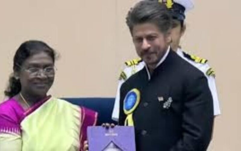 অৱশেষত বলীউডৰ কিং শ্বাহৰুখ খানে লাভ কৰিলে ৰাষ্ট্ৰীয় স্বীকৃতি