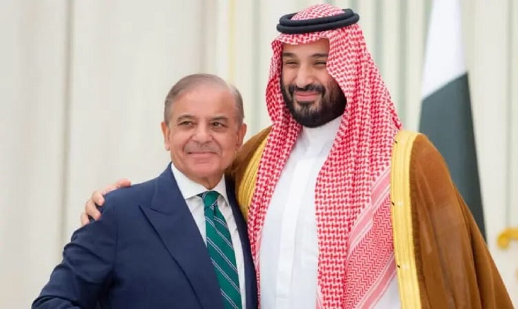 পাকিস্তান-চৌদি আৰবৰ মাজত প্ৰতিৰক্ষা চুক্তি স্বাক্ষৰ