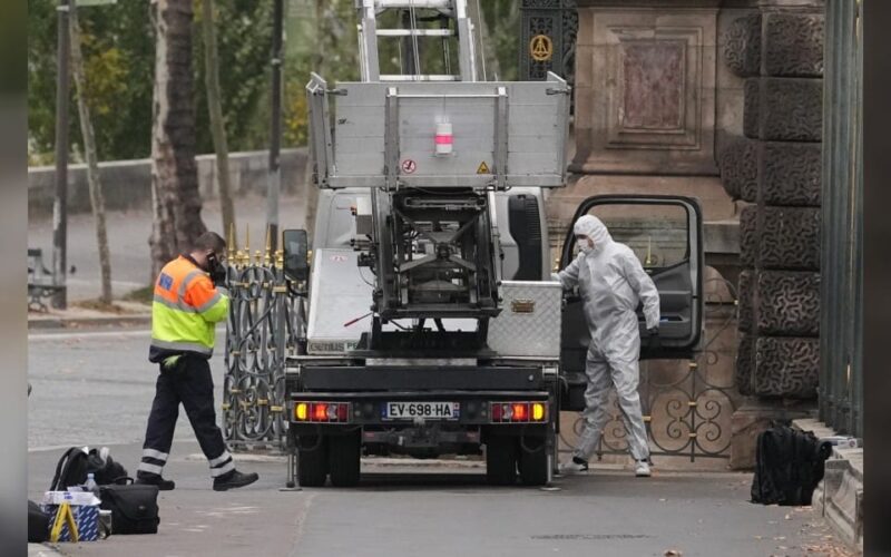ফ্ৰান্সৰ ৰাজ পৰিয়ালৰ শোভা বঢ়াই থকা নীলম, পান্না আৰু হীৰা অন্তৰ্ধান !