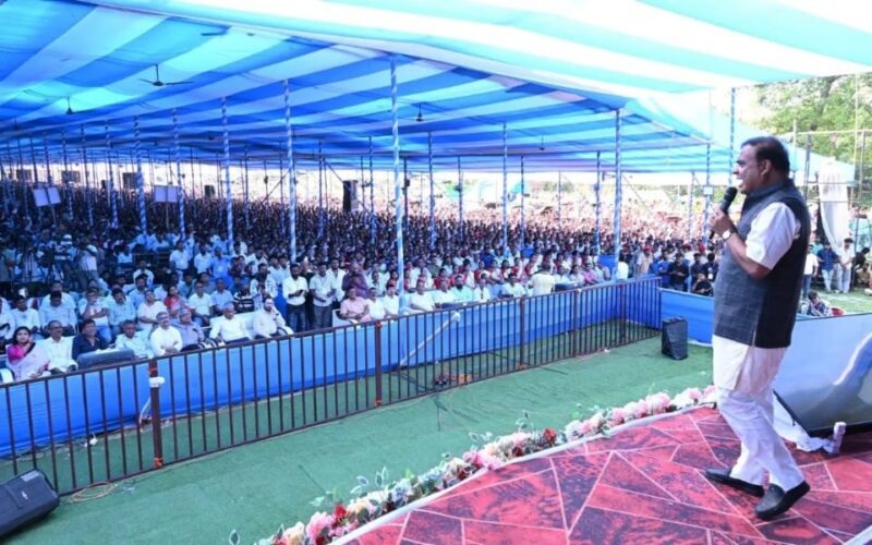 হাজাৰ হাজাৰ মহিলাই লাভ কৰে ১০ হাজাৰ টকাৰ চেক