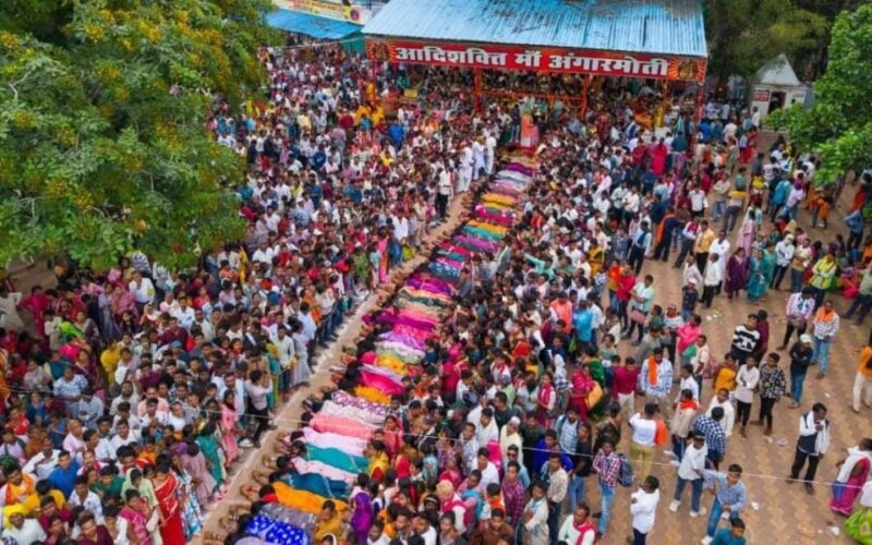 ছত্তীশগড়ৰ ধামটাৰীত অনুষ্ঠিত হয় পৰম্পৰাগত দেৱ মড়ই উৎসৱ