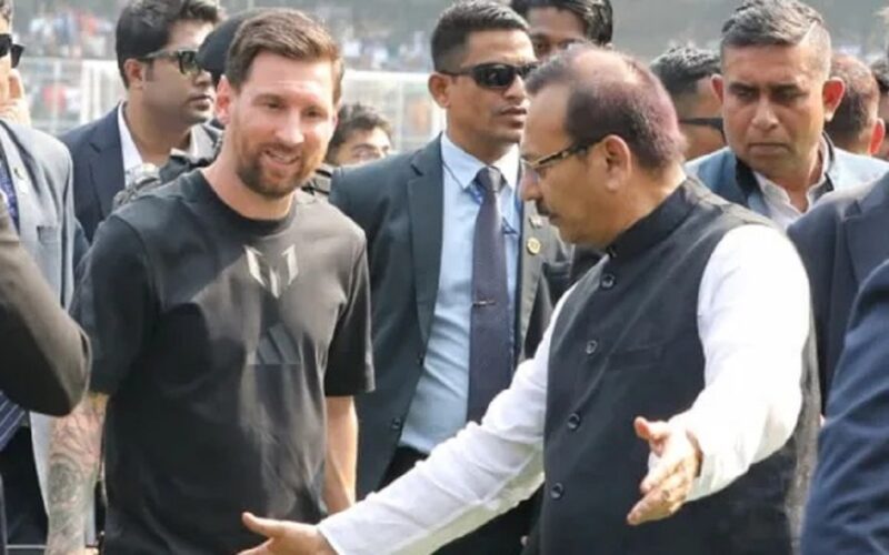 মেছিৰ ‘GOAT Tour’ৰ বিশৃংখলতাৰ বাবে চাপ! তদন্তৰ নিৰ্দেশৰ পিছতে পদত্যাগ বংগৰ ক্ৰীড়া মন্ত্ৰী অৰূপ বিশ্বাসৰ