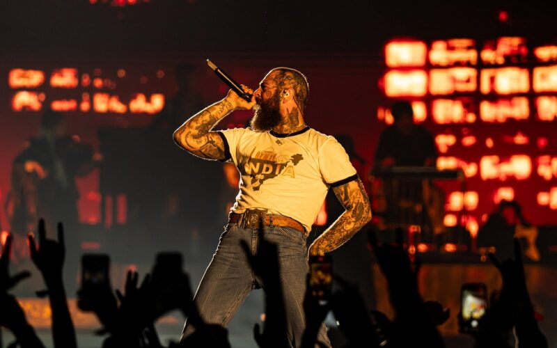 দৰ্শকক মুহিলে পষ্ট মেলনে