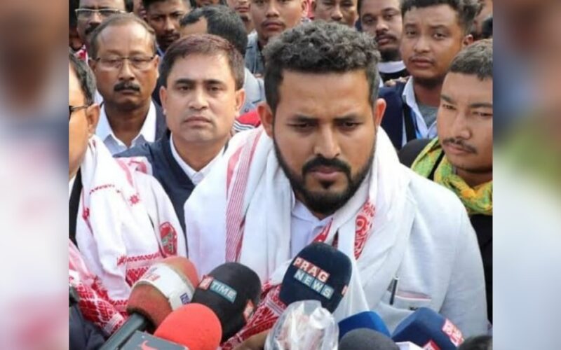 গেৰুৱা বস্ত্ৰ পিন্ধি ৰাজনীতিত প্ৰৱেশ কৰিব প্ৰাক্তন আছু নেতা শংকৰজ্যোতি বৰুৱাই