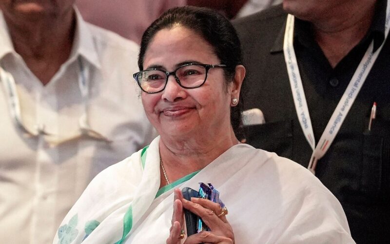 শিলিগুৰিত বিশ্বৰ সৰ্বোচ্চ মহাকাল মূৰ্তি নিৰ্মাণৰ ঘোষণা মমতা বেনাৰ্জীৰঃ ধৰ্মীয় পৰ্যটনৰ আন্তঃৰাষ্ট্ৰীয় কেন্দ্ৰ হ’ব উত্তৰ বংগ