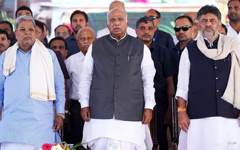 সংকটত কৰ্ণাটকৰ কংগ্ৰেছ চৰকাৰ! প্ৰয়োজন হ’লেই দিল্লীলৈ তলব কৰা হ’ব সিদ্ধাৰামাইয়া-শিৱকুমাৰক