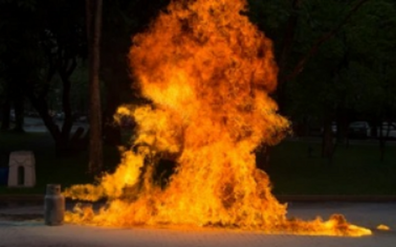 তেলেংগনাত চিলিণ্ডাৰ বিস্ফোৰণৰ ভয়াৱহ অগ্নিকাণ্ড! জীৱন্তে দগ্ধ হৈ ৩টি শিশুসহ ৬ জনৰ কৰুণ মৃত্যু