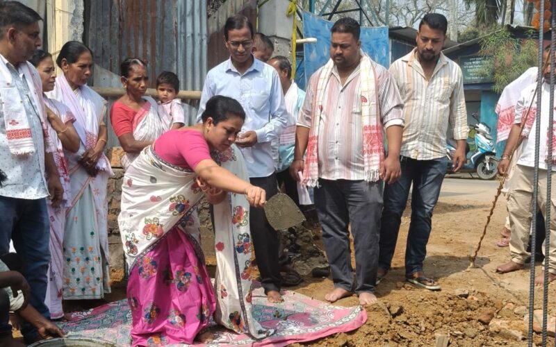 আগচিয়াৰ ঐতিহাসিক শ্ৰী শ্ৰী গোপীনাথ পিতা নামঘৰৰ উন্নয়নৰ বাবে দুটাকৈ আঁচনিৰ আধাৰশিলা স্থাপন