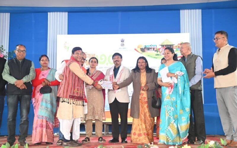 মিছন বসুন্ধৰাৰ নামত চৰকাৰী ভূমি আবণ্টন; বোকাখাতত শতাধিক হিতাধিকাৰীক মাটিৰ পট্টা বিতৰণ কৃষিমন্ত্ৰীৰ