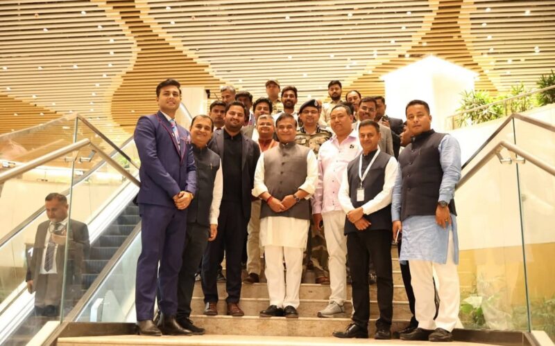 মুখ্যমন্ত্ৰী ডঃ হিমন্ত বিশ্ব শৰ্মাই যাত্ৰীৰ বাবে মুকলি কৰিলে গুৱাহাটী বিমানবন্দৰৰ নতুন টাৰ্মিনেলবিমানবন্দৰৰ যাত্ৰী ধাৰণ ক্ষমতা ১৩.১ নিযুতলৈ বৃদ্ধি