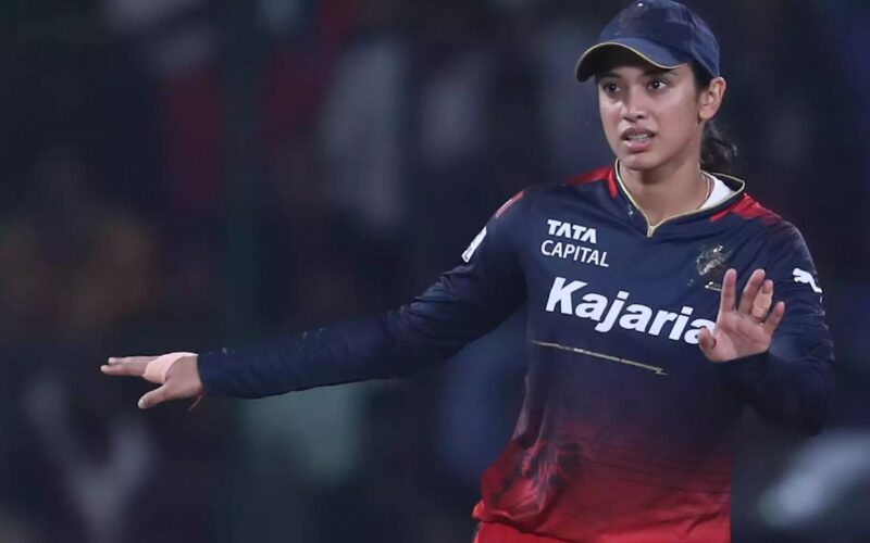 স্মৃতি মান্ধনাক বিবিচিৰ বছৰৰ শ্ৰেষ্ঠ ক্ৰীড়াবিদ বঁটাৰে সন্মানিত