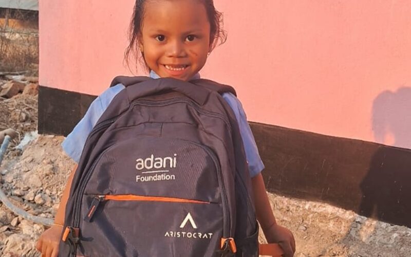 আদানি ফাউণ্ডেচনৰ সহযোগত অম্বুজা চিমেণ্টে উমৰাংছ’ত শক্তিশালী কৰিছে প্ৰাথমিক শিক্ষাত সমৰ্থন