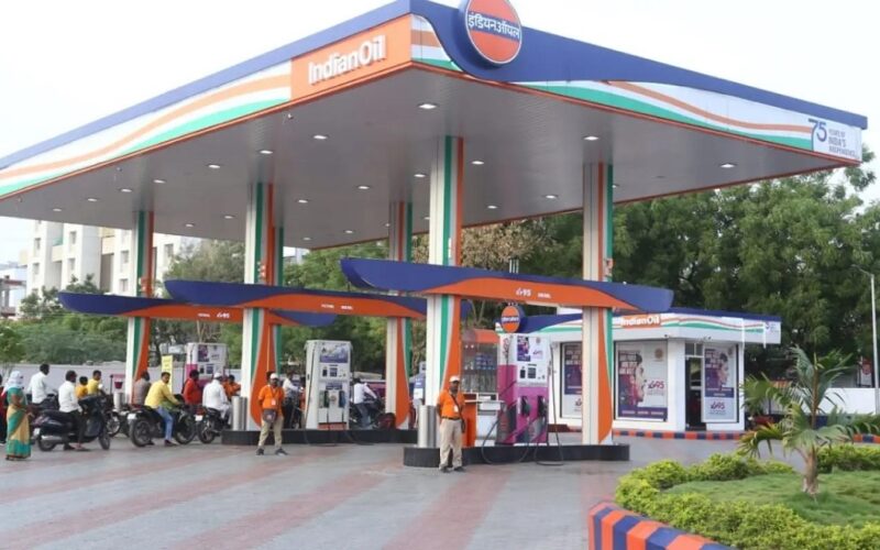 পেট্ৰ’ল-ডিজেল সংকটৰ গুজৱ খণ্ডন, পৰ্যাপ্ত মজুত থকাৰ কথা জনালে অইলে