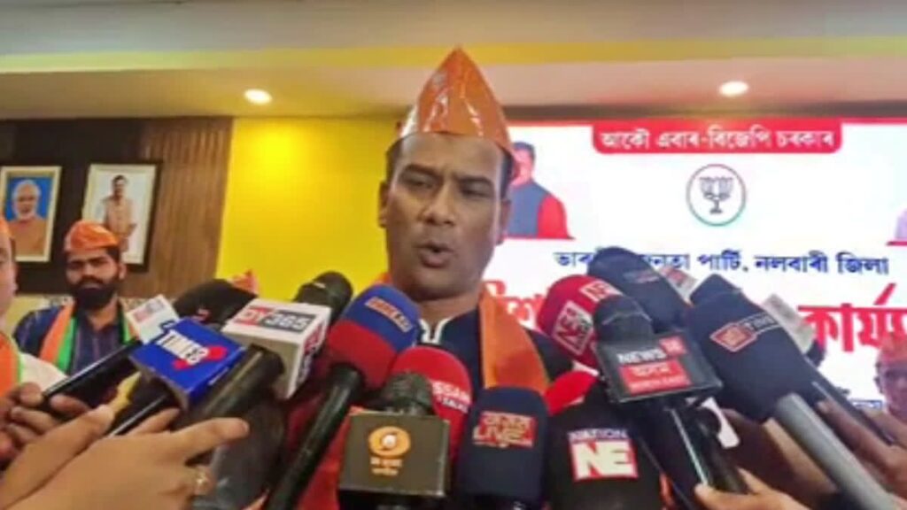 কংগ্ৰেছৰ সংসাৰত কেনা! গেৰুৱা বসন পিন্ধিয়েই গৌৰৱ গগৈৰ বিৰুদ্ধে বিস্ফোৰণ ৰাতুল কলিতাৰ