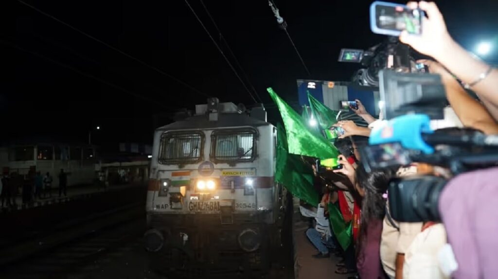 ডিফুৰ ৰে’ল যাত্ৰীৰ বাবে সুখবৰ; পাহাৰীয়া জিলাখনত এতিয়াৰে পৰা ৰ’ব ৰাজধানী এক্সপ্ৰেছ
