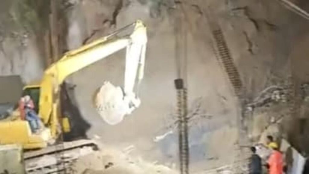 ইটানগৰত মৰ্মান্তিক দুৰ্ঘটনা: বৰষুণৰ মাজতে দেৱাল ভাঙি ৪ জন শ্ৰমিক নিহত