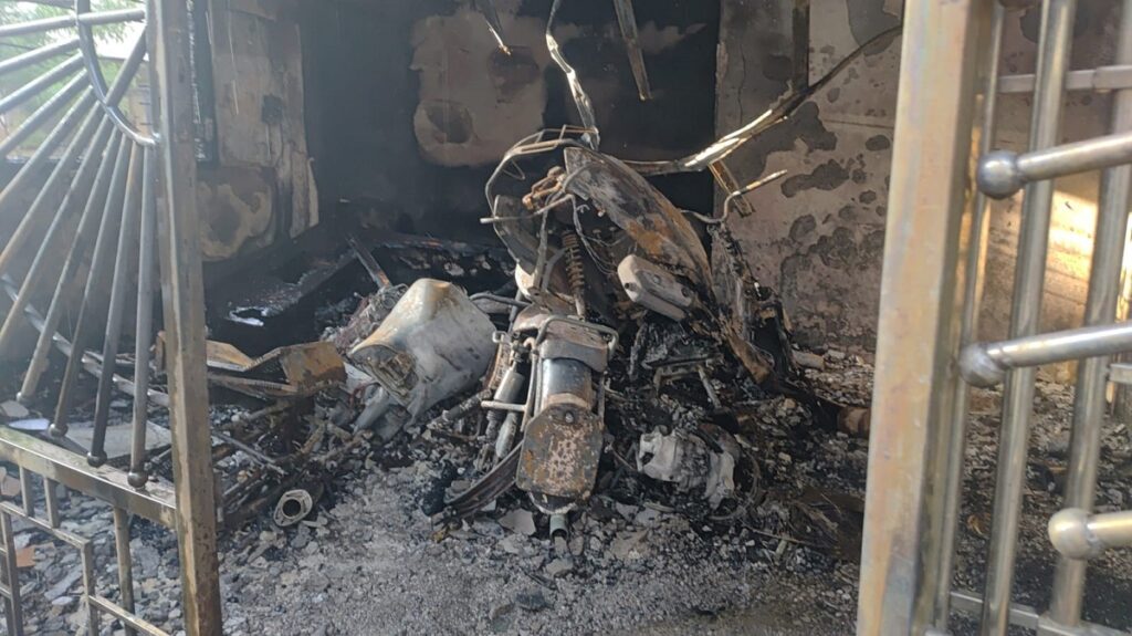 বৈদ্যুতিক বাহনৰ পৰা ভয়ংকৰ অগ্নিকাণ্ড; ইন্দোৰত ৮ গৰাকী লোকৰ কৰুণ মৃত্যু