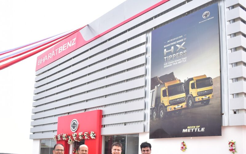 ডেইমলাৰ ইণ্ডিয়া কমাৰ্চিয়েল ভেহিকেলছ, পিপিএছ ট্ৰাকিঙৰ শিলচৰত ৱৰ্কশ্বপ মুকলিৰে উত্তৰ-পূৰ্বাঞ্চলত উপস্থিতিৰ সম্প্ৰসাৰণ