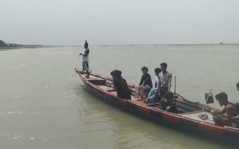 ব্ৰহ্মপুত্ৰ ঘাটত নাও ডুবি সন্ধানহীন ১৯ জন