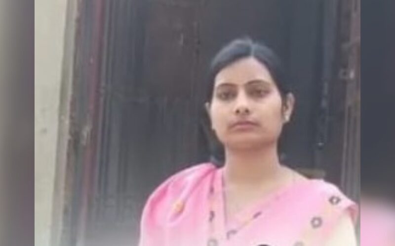 স্বামীহাৰা মহিলাক চৰকাৰী আঁচনি কৰ্তনৰ ভাবুকি প্ৰদান