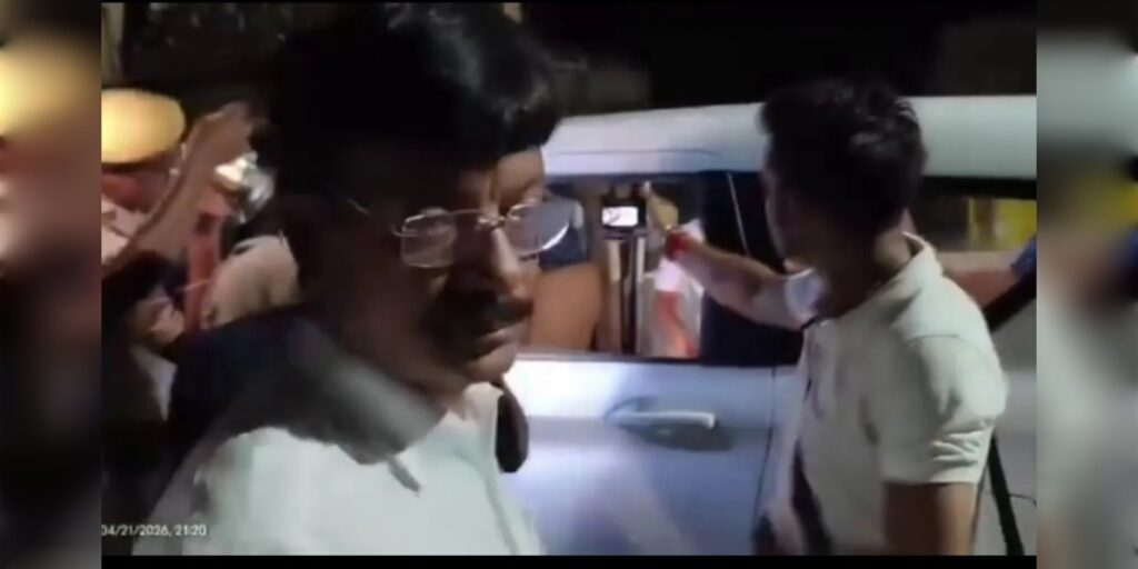 ভোটাৰক নগদ ধন বিতৰণৰ অভিযোগত আটক বিজেপি বিধায়কজনক