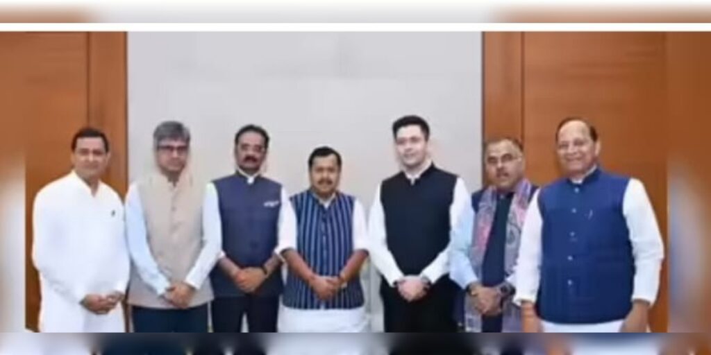 ৭ সাংসদক লৈ সম্প্ৰতি দেশৰ ৰাজনীতি উত্তাল