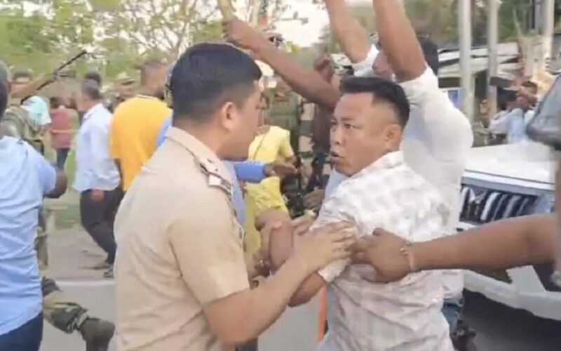 অসম নিৰ্বাচনত ৰক্তক্ষয়ী সংঘৰ্ষ; ৰাজ্যৰ বিভিন্ন প্ৰান্তত ৩০ জন আহত, ৭ জনক আটক