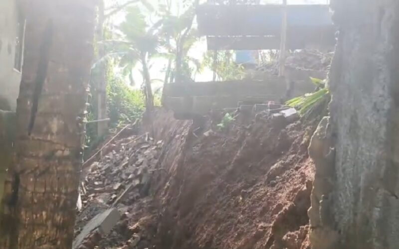 মহানগৰীৰ বতাহঘুলিত ভূমিস্খলন