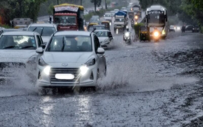 ৰাজ্যত ধাৰাসাৰ বৰষুণৰ সতৰ্কবাণী! গুৱাহাটীত ভংগ হ’ল ২২ বছৰীয়া বৃষ্টিপাতৰ অভিলেখ