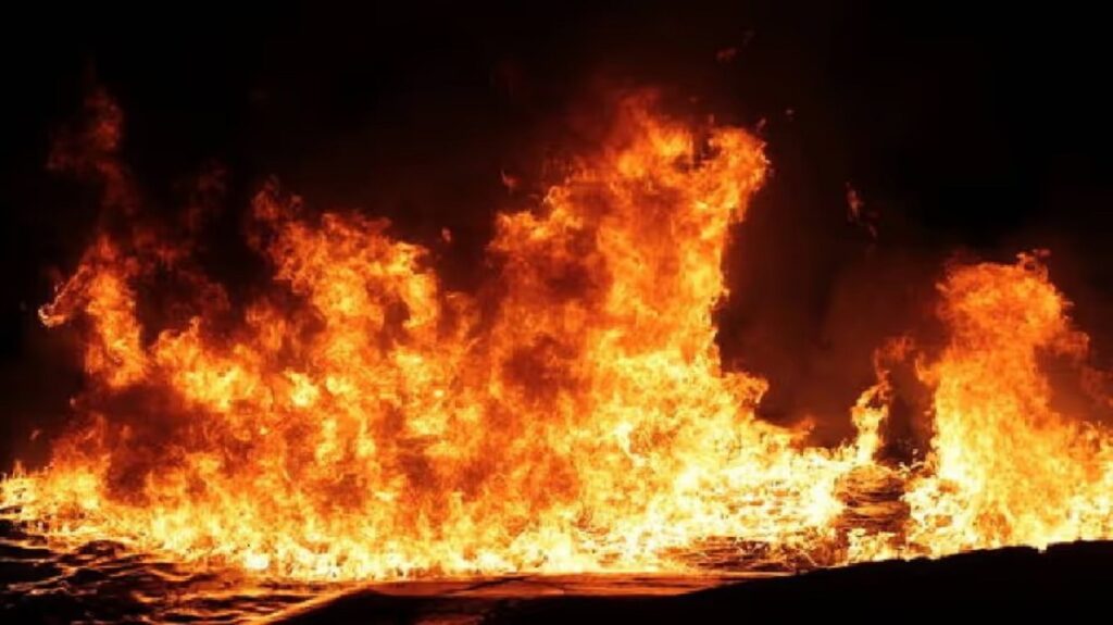 সোণাৰিত ভয়ংকৰ অগ্নিকাণ্ড! জীৱন্তে অগ্নিদগ্ধ হৈ মৃত্যু চাৰি বছৰীয়া কণমানিৰ