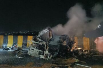 মিৰ্জাপুৰত ট্ৰাক আৰু বাহনৰ মাজত ভয়ংকৰ সংঘৰ্ষ; জীৱন্তে অগ্নিদগ্ধ হৈ ১১ জনৰ কৰুণ মৃত্যু