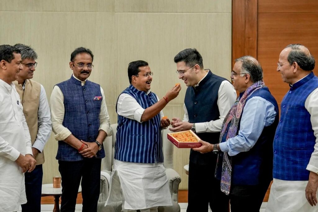 বিজেপিত যোগদান ৰাঘৱ চাড্ডা সহ ৭ সাংসদৰ; আম আদমি পাৰ্টিত ভয়ংকৰ