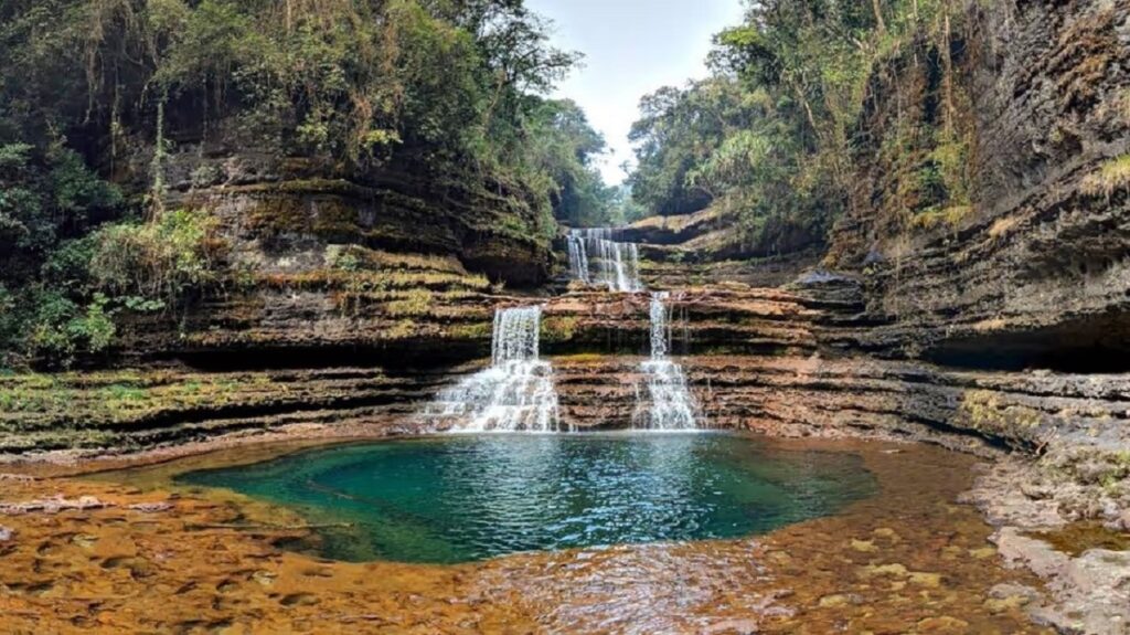 মেঘালয় ভ্ৰমণত দুৰ্ভাগ্য; জলপ্ৰপাতত নিখোজ কিশোৰী, অনুসন্ধান অব্যাহত