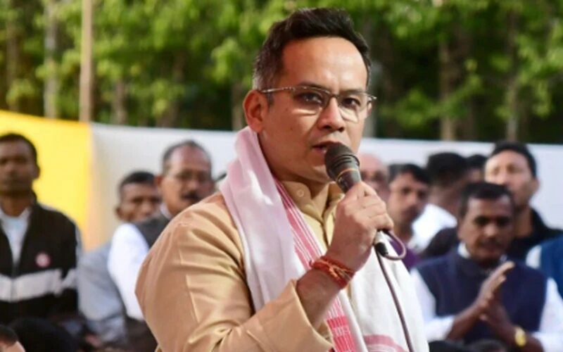 শীঘ্ৰে ৰাজহুৱা হ’ব মুখ্যমন্ত্ৰীৰ পৰিয়ালৰ ১২ হাজাৰ বিঘা মাটিৰ তথ্যঃ যোৰহাটত গৌৰৱ গগৈৰ তীব্ৰ নিৰ্বাচনী প্ৰচাৰ